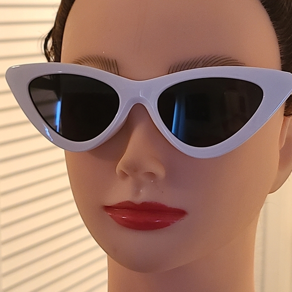 White Cat eye sunglasses. - Picture 4 of 4